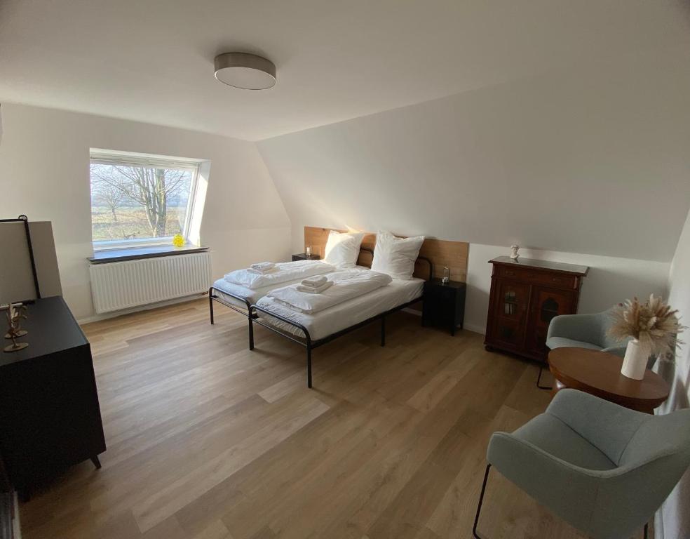 Doppelzimmer mit Doppelbett — Ferienwohnung Lütje Vogelsang Weddingstedt